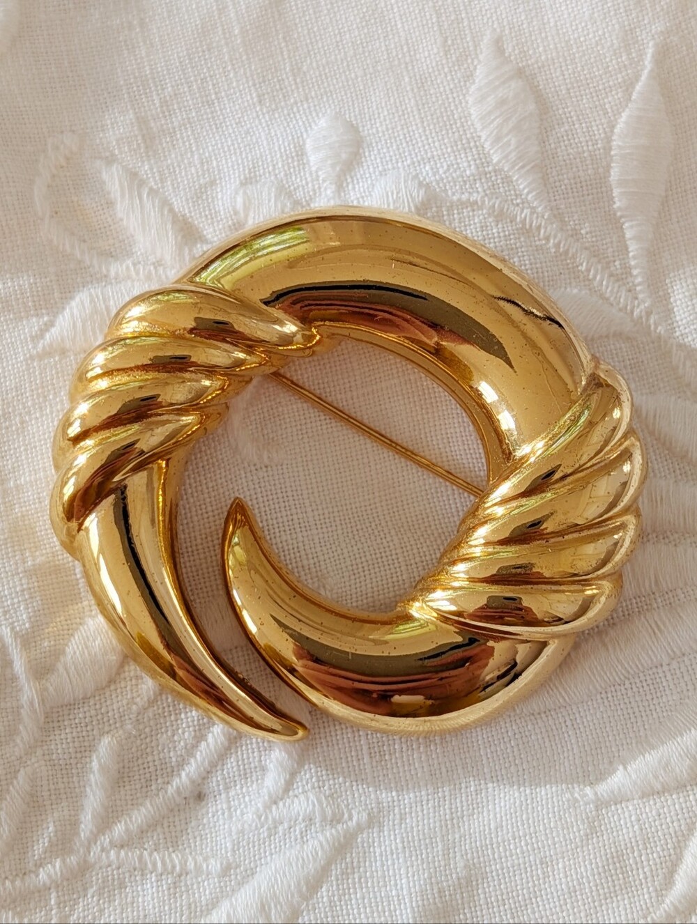 Vintage 1980s Large Gold Wave Brooch from Napier